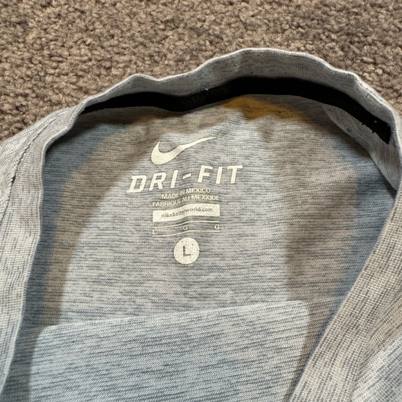 Nike Dri-Fit T-shirt - Picture 3 of 4